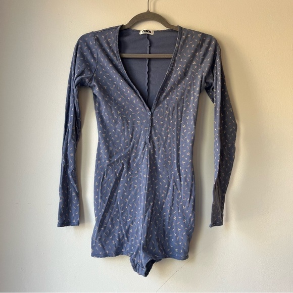 Victoria’s Secret PINK Long Sleeve Floral Button-Up Romper Pajamas XS Blue - Picture 1 of 10
